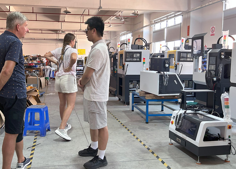 育菁桌面型數(shù)控機(jī)床